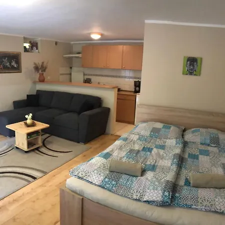 Tulipan-apartman アパート *