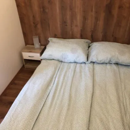 Apartment Tulipan-apartman Erlau